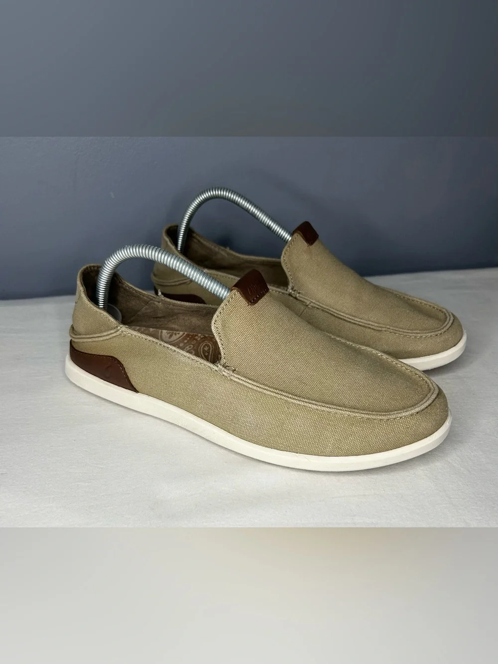 OluKai Manoa Slip-On Shoes Mens 9 Tan Canvas Loafers Casual Comfort Summer Beach